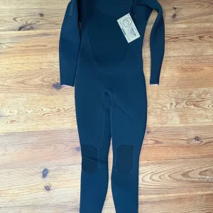 IMG-4928.heicv1764150004 5.4mm NoZip | full polair | limestone | sample | taille Large